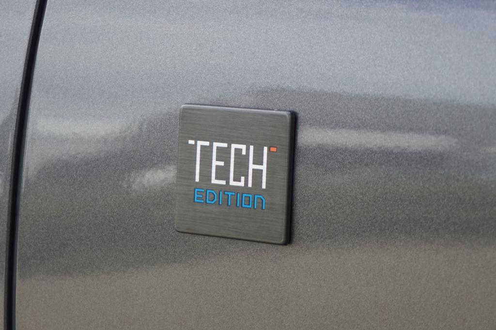Peugeot 208 1.2 puretech tech edition climate / navi / cruise / camera / pd