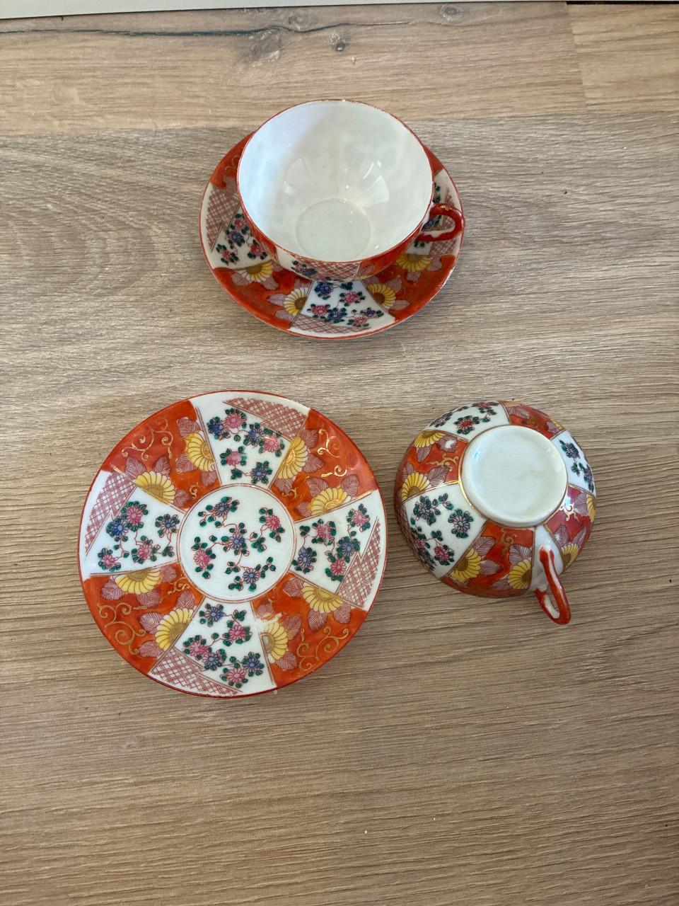 Japans porseleinen kop en schotel, set van 2