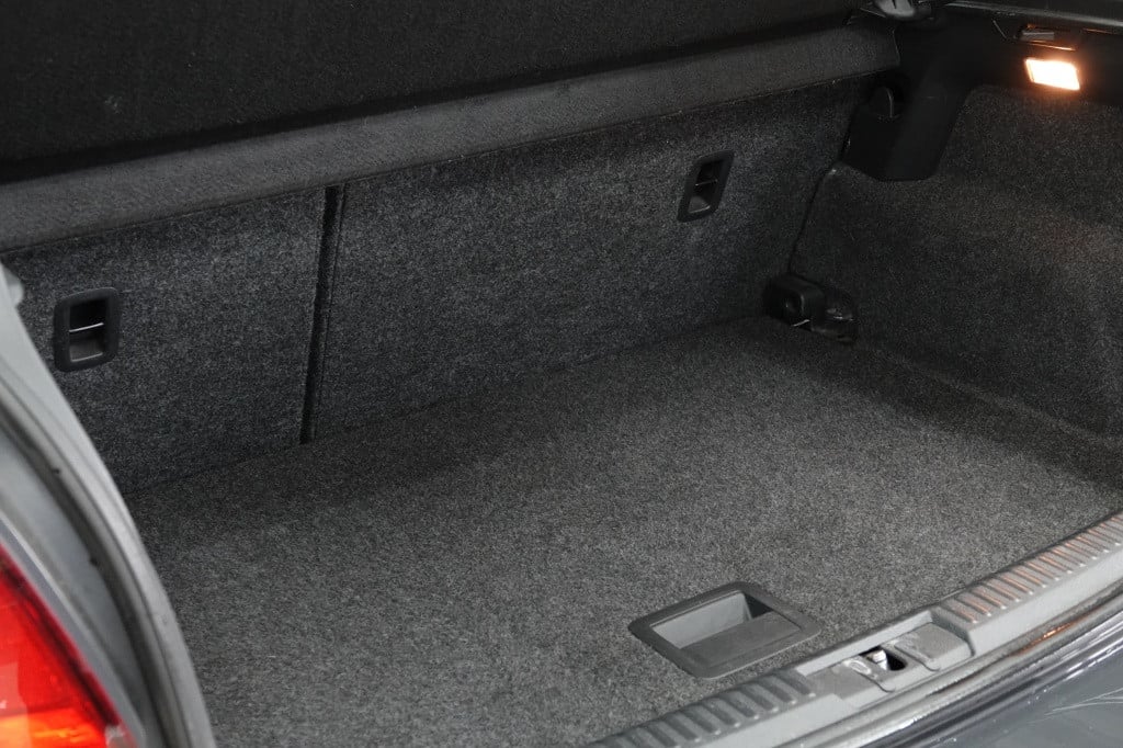 Volkswagen Polo 1.0 trendline | pdc | airco | navi | 17" |