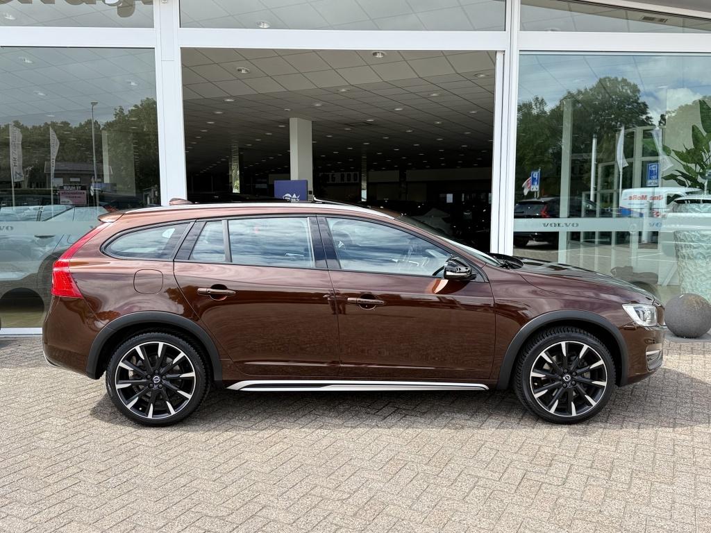 Volvo V60 cross country t5 245pk summum| opendak| trekhaak| adap.cruise| ca