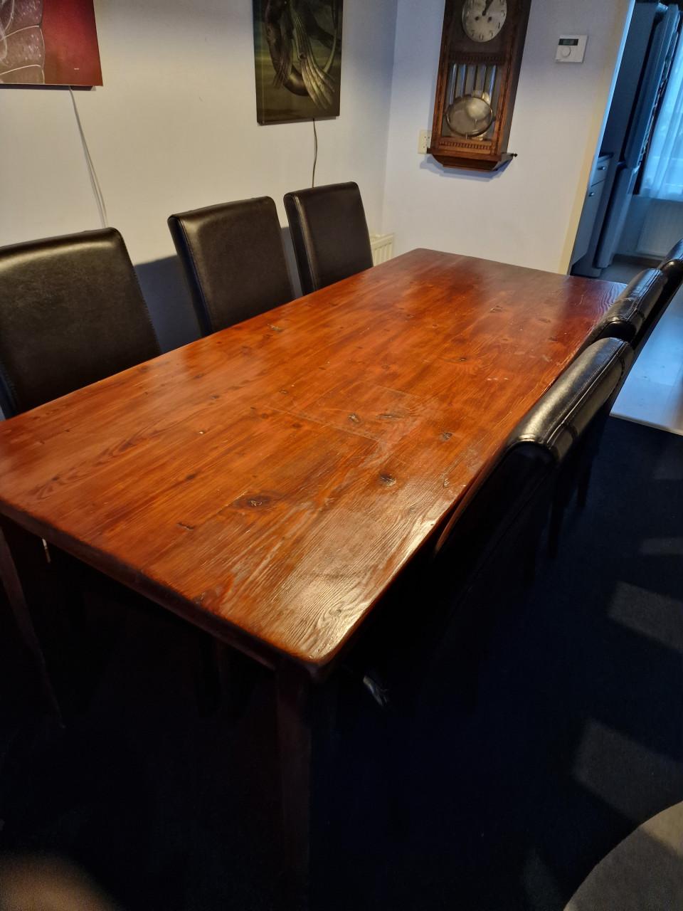 6 persoons tafel met stoelen
