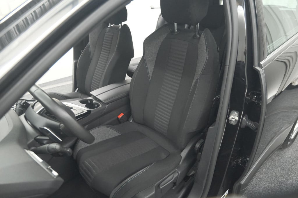 Peugeot 5008 puretech 130 eat8 active pack | 7 zitplaatsen | camera | navig
