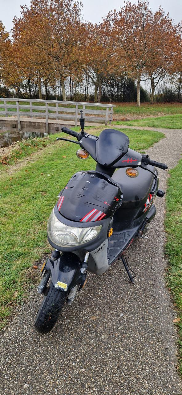 Goedkope KEEWAY scooter, type Hurricane