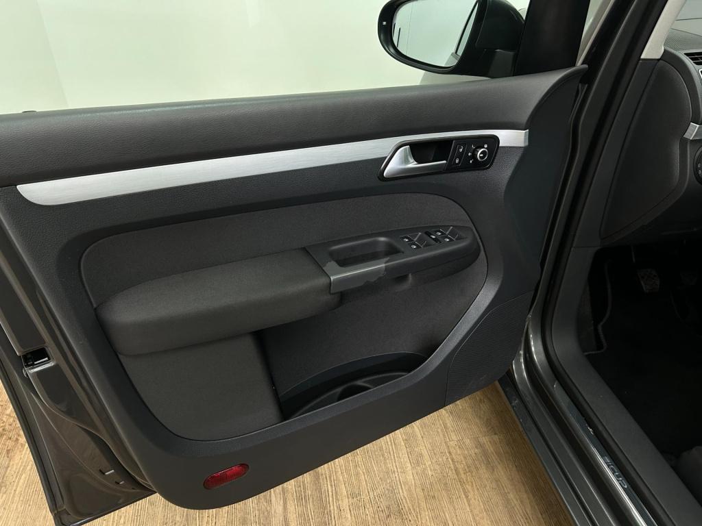 Volkswagen Touran occasion 1.2 tsi highline bluemotion 7p. | grijs | tweede