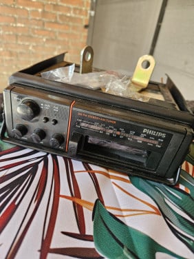 Werkende vintage Oldtimer Autoradio philips met radio en cassette