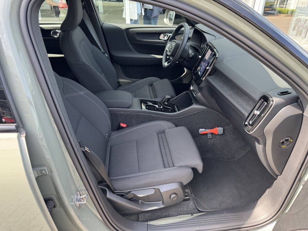 Volvo XC40 extended plus 252pk 82 kwh| trekhaak| adap.criuise| stoel.verw|