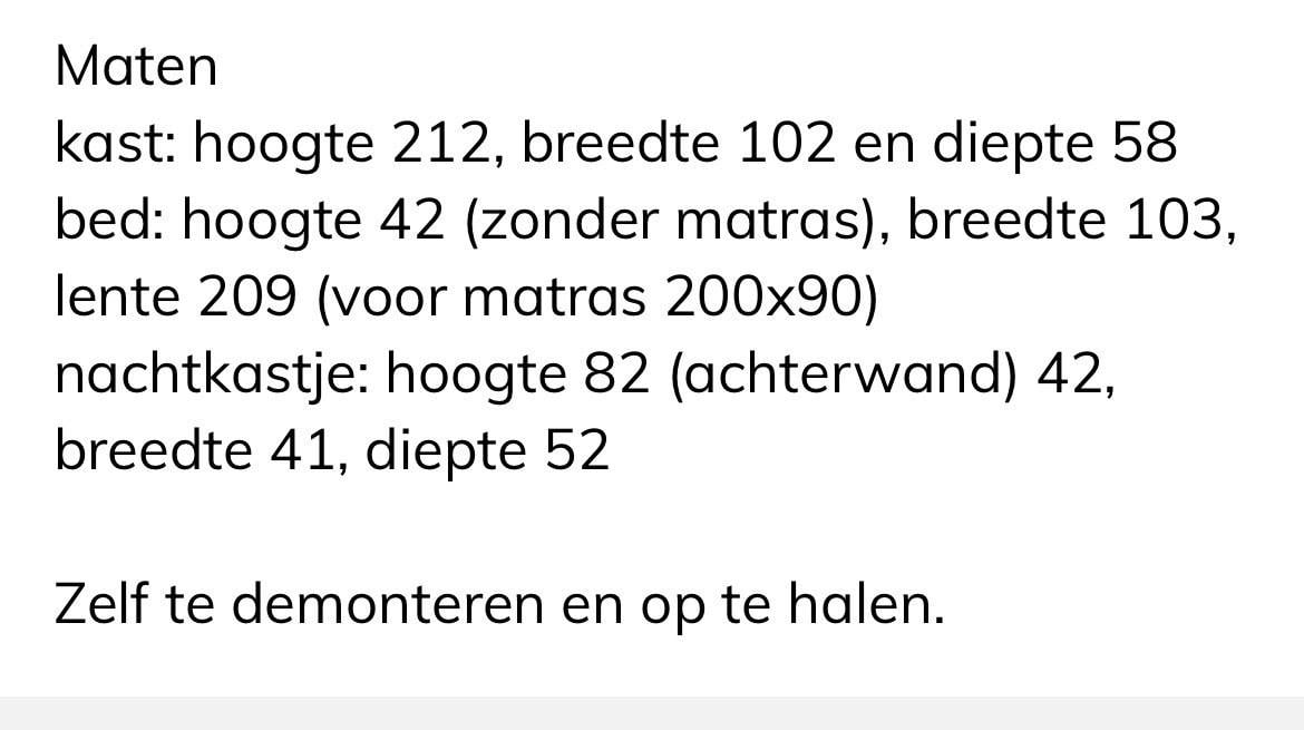 Bed, nachtkastje en kledingkast