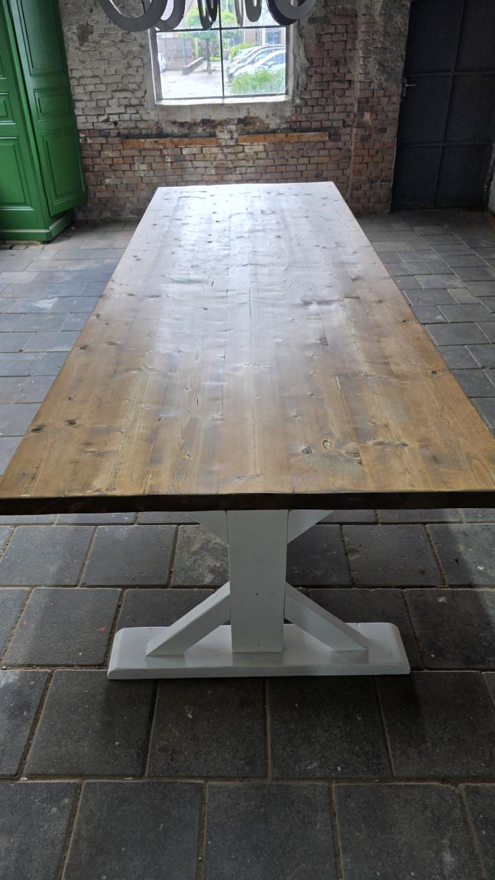 280 cm lange landelijke tafel met 10 stoelen
