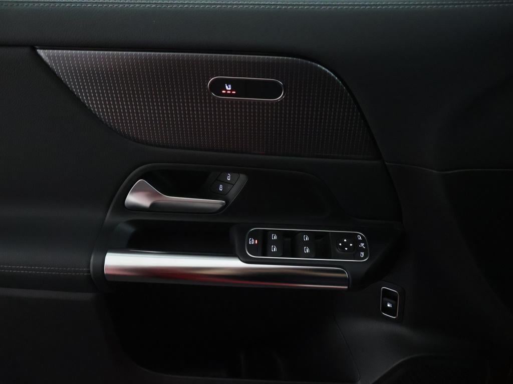 Mercedes-Benz Gla-klasse 250e business solution luxury line apple carplay |