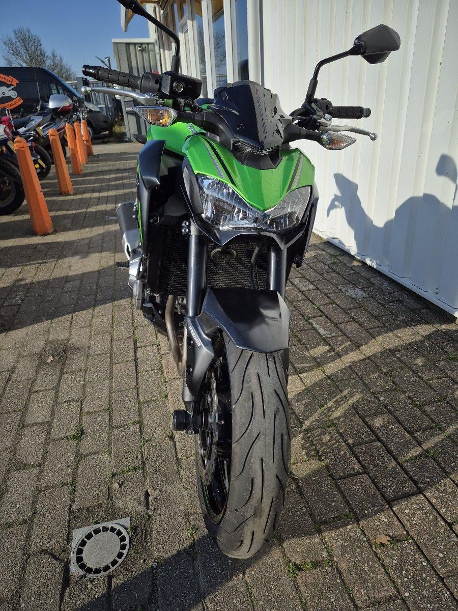 Kawasaki Z900 uit 2019, stoere naked bike, weinig Km