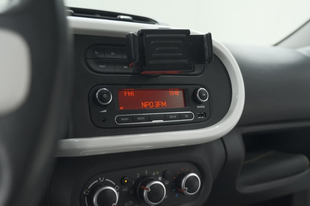 Renault Twingo sce limited | parkeersensoren | bluetooth | airco | 15 inch 