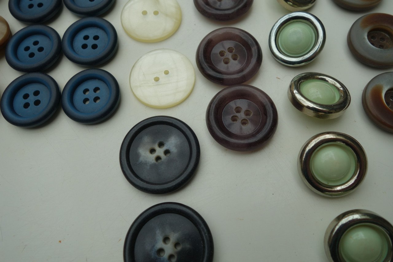 Assortiment van 50 unieke vintage knopen