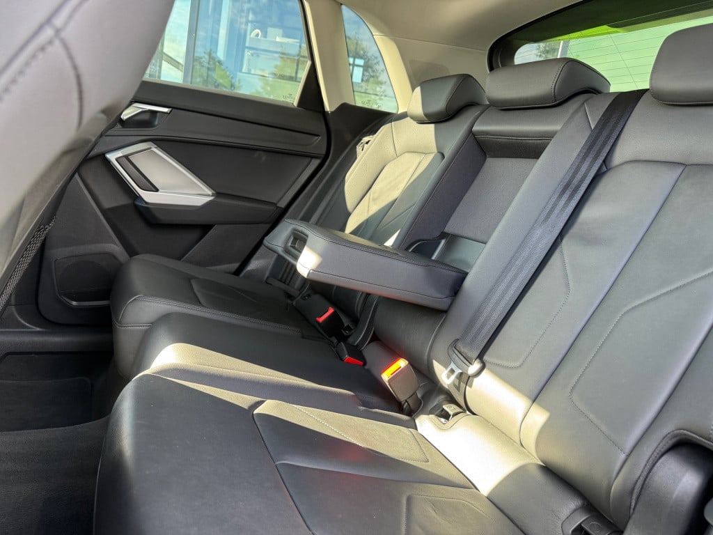 Audi Q3 35 tfsi * camera * matrix led * leer * keyless * trekhaak