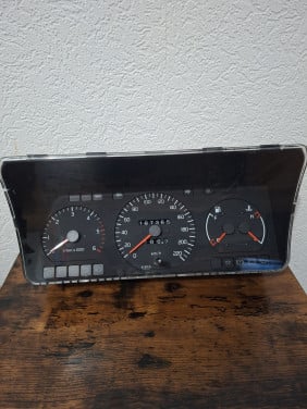 Instrumentenpaneel van een Volvo 440/460 1.9 turbodiesel