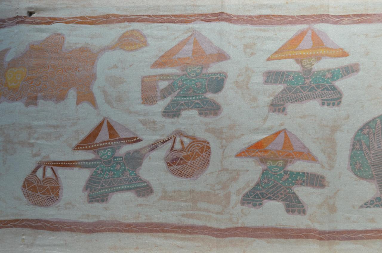 3 Leuke batiks in redelijke staat, op ééntje na dan.