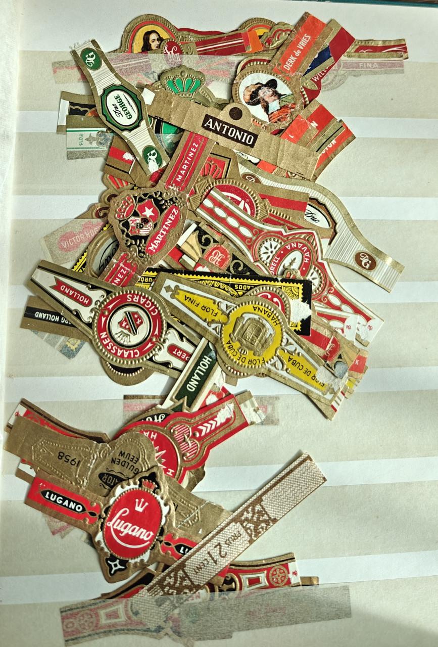 Een boekje met Sigarenbandjes