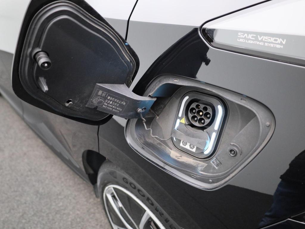 MG Mg4 long range 64kwh luxury | navi | led koplampen | 360 camera | stoelv