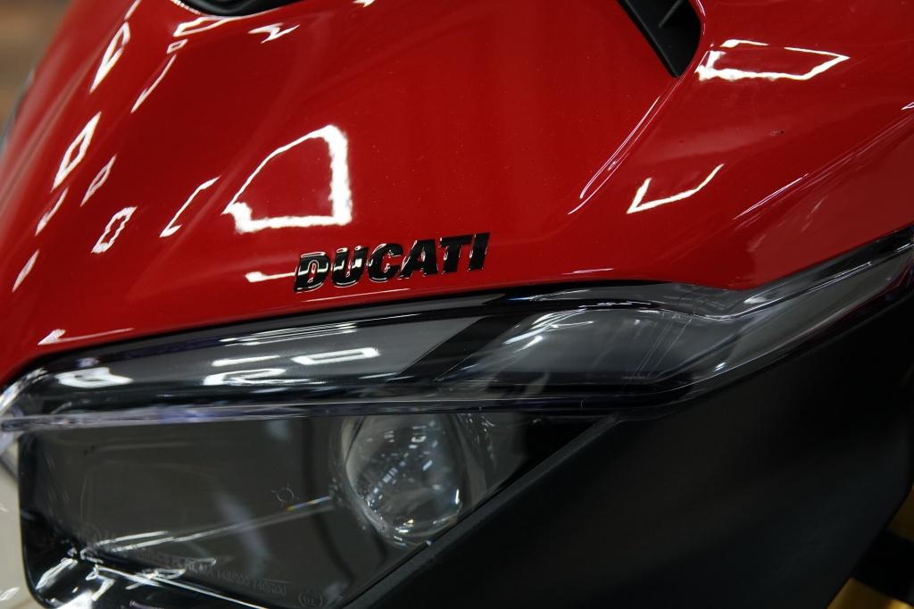 Ducati Streetfighter tour v4 s | akrapovic | carbon |