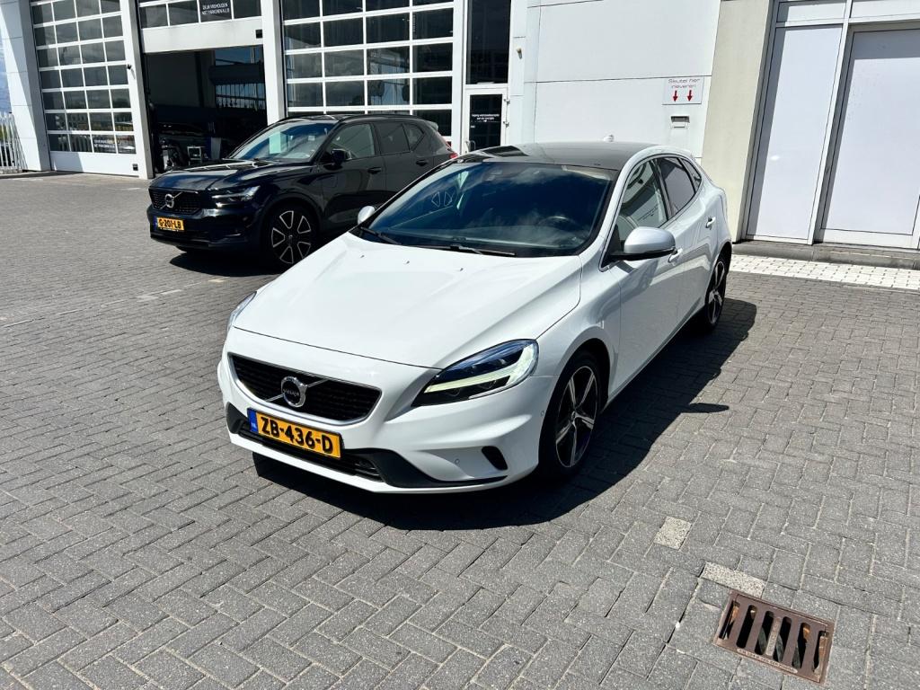 Volvo V40 t3 153pk aut6 polar+ sport| pano| camera| h&k sound| dab+