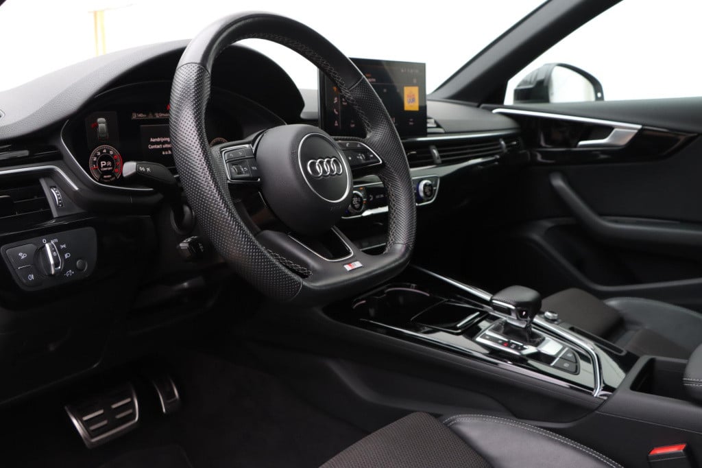 Audi A4 avant 35 tfsi 150pk s tronic s edition competition