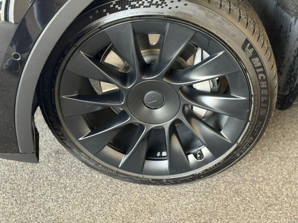 Tesla Model Y long range awd 75 kwh