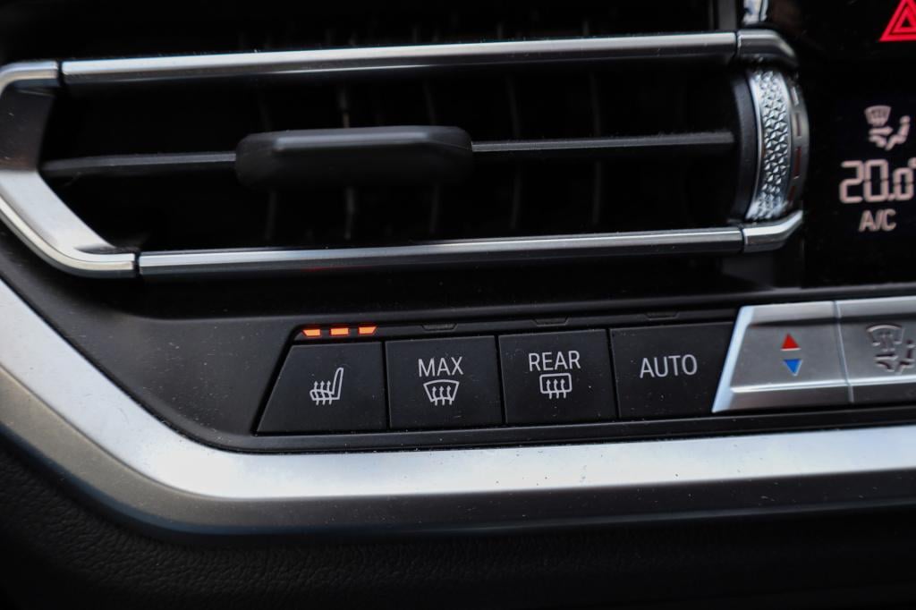 BMW 3-serie touring 330e m sport cam i trekhaak i acc i 292pk