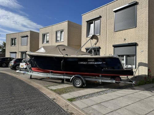 Zeer mooie Corsiva Tender 690  incl. trailer en ligplaats