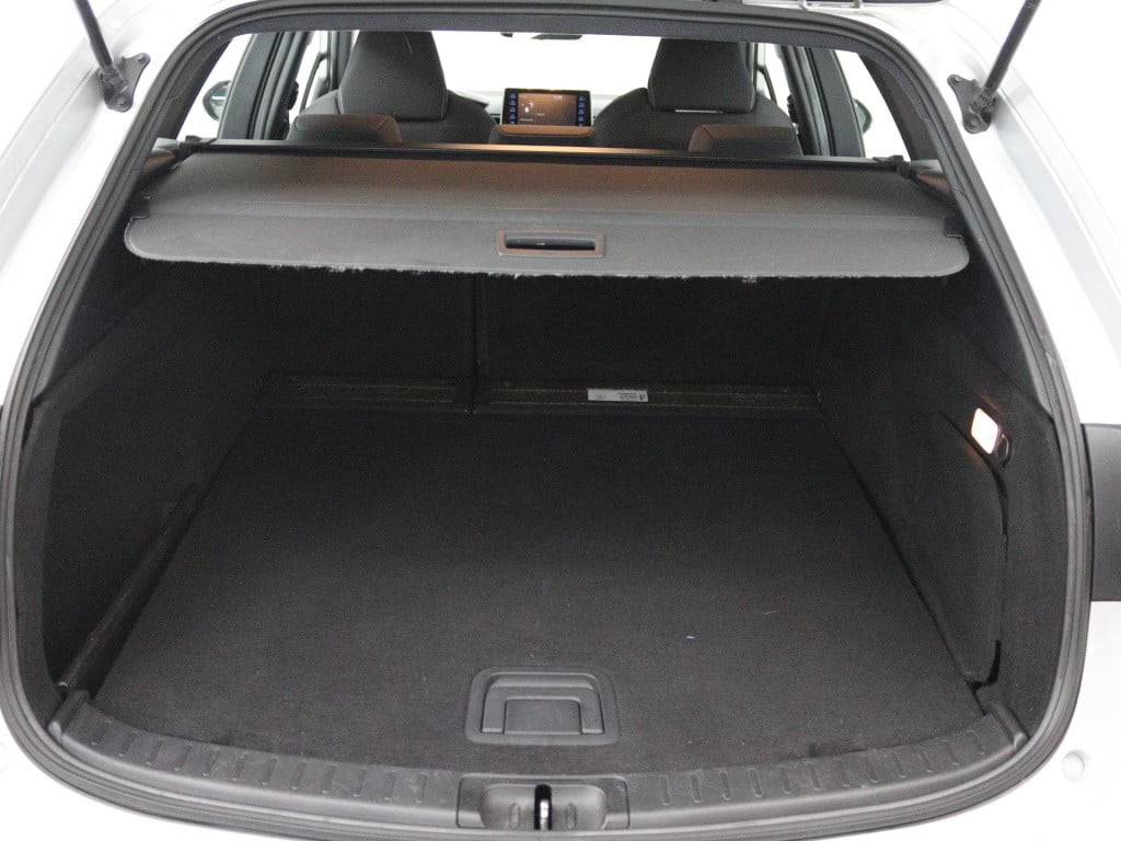 Toyota Corolla Touring Sports 2.0 hybrid style limited camera | trekhaak | 