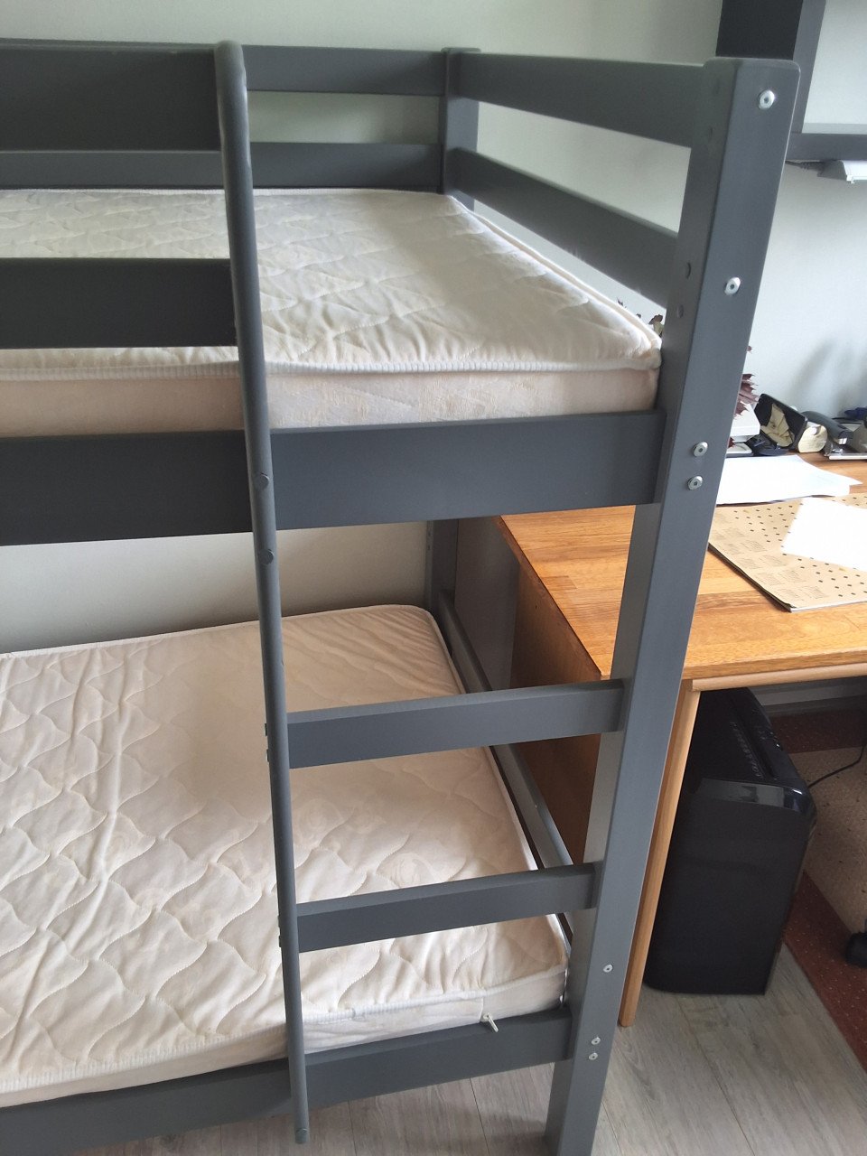 Stapelbed inclusief matrassen ivm verhuizing