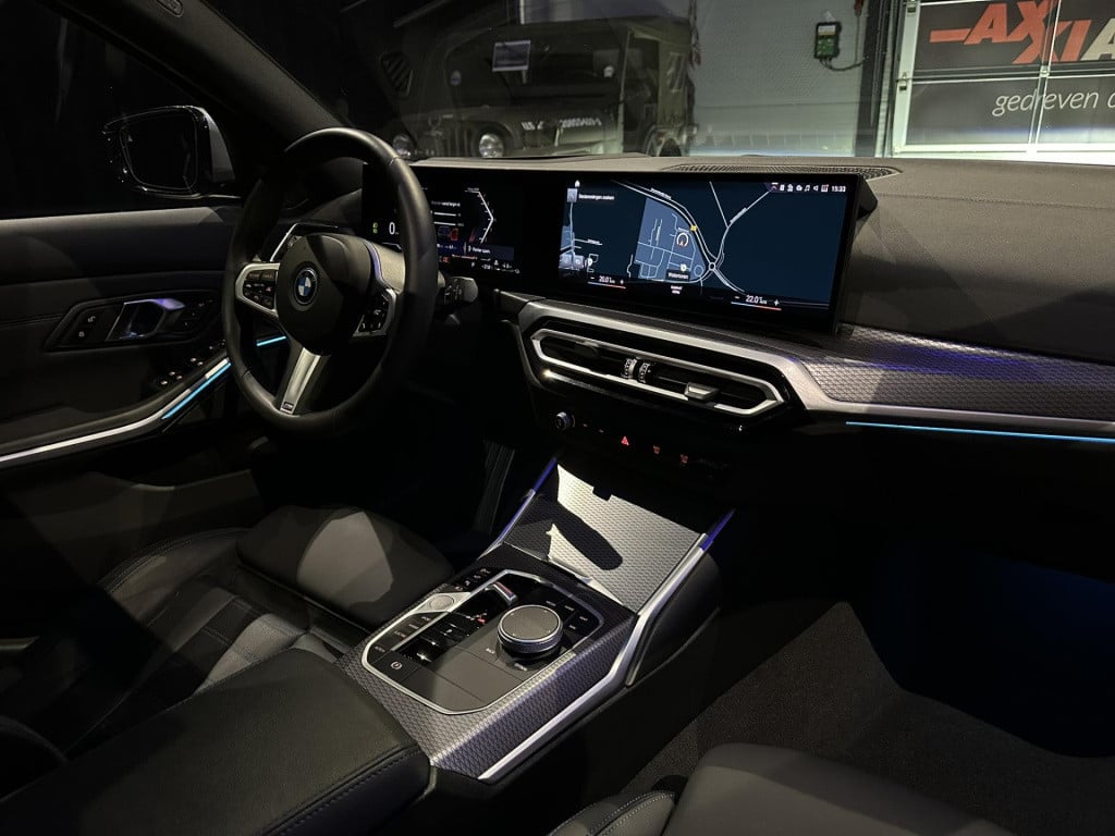 BMW 3-serie touring 330e xdrive *pano*360camera*sportstoelen*laser*