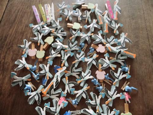 Knijpertjes voor kaarten.