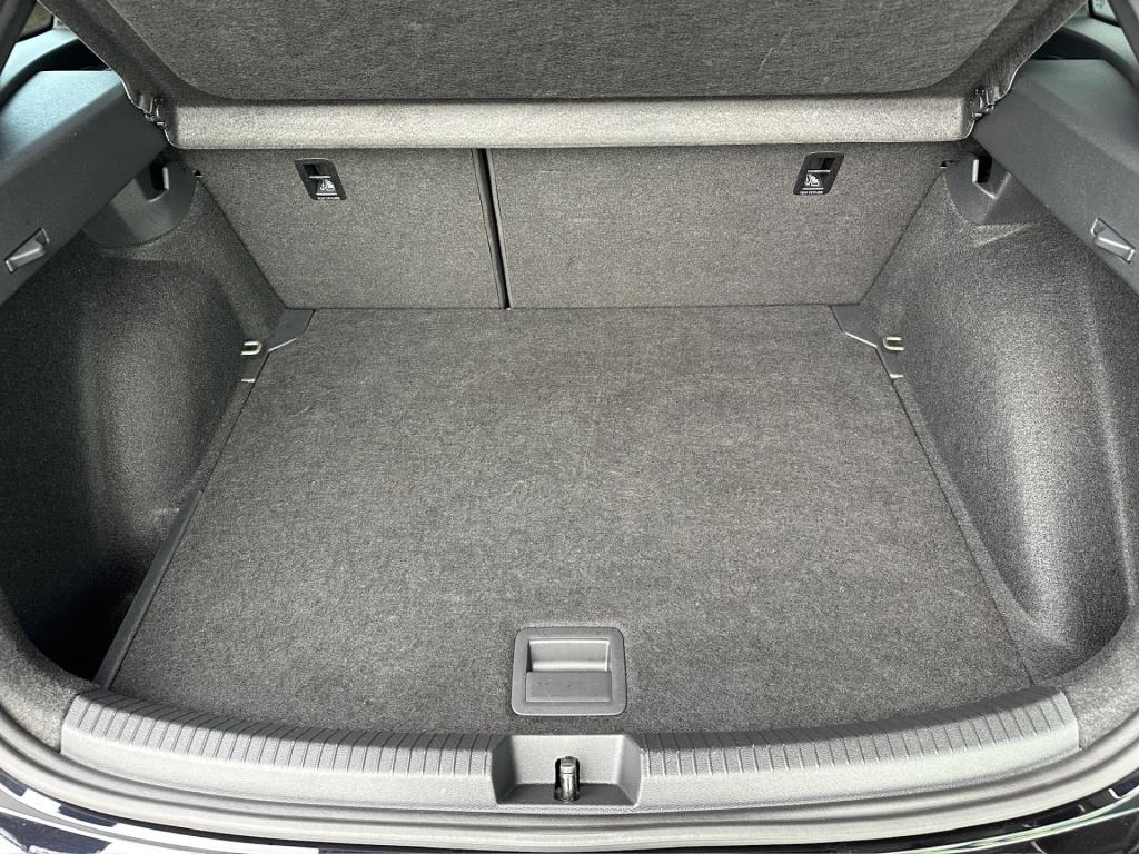 Volkswagen Taigo 1.5 tsi 150pk dsg r-line | trekhaak | iq light | camera | 