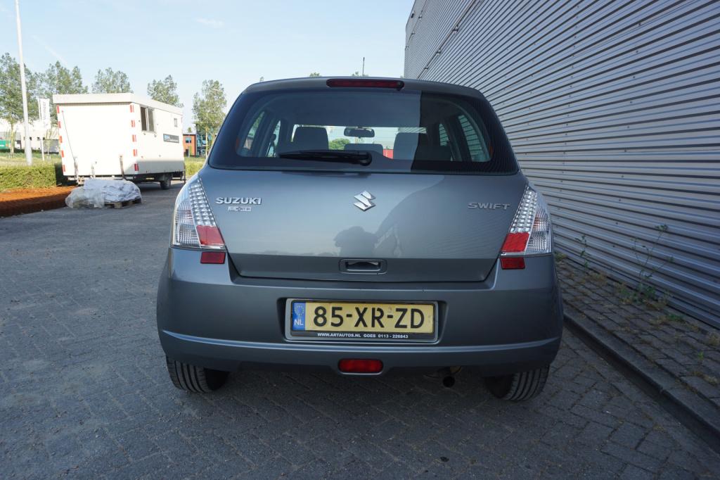 Suzuki Swift 1.3 gls airco / elektr. ramen / lm velgen / nap / apk t/m 07-2