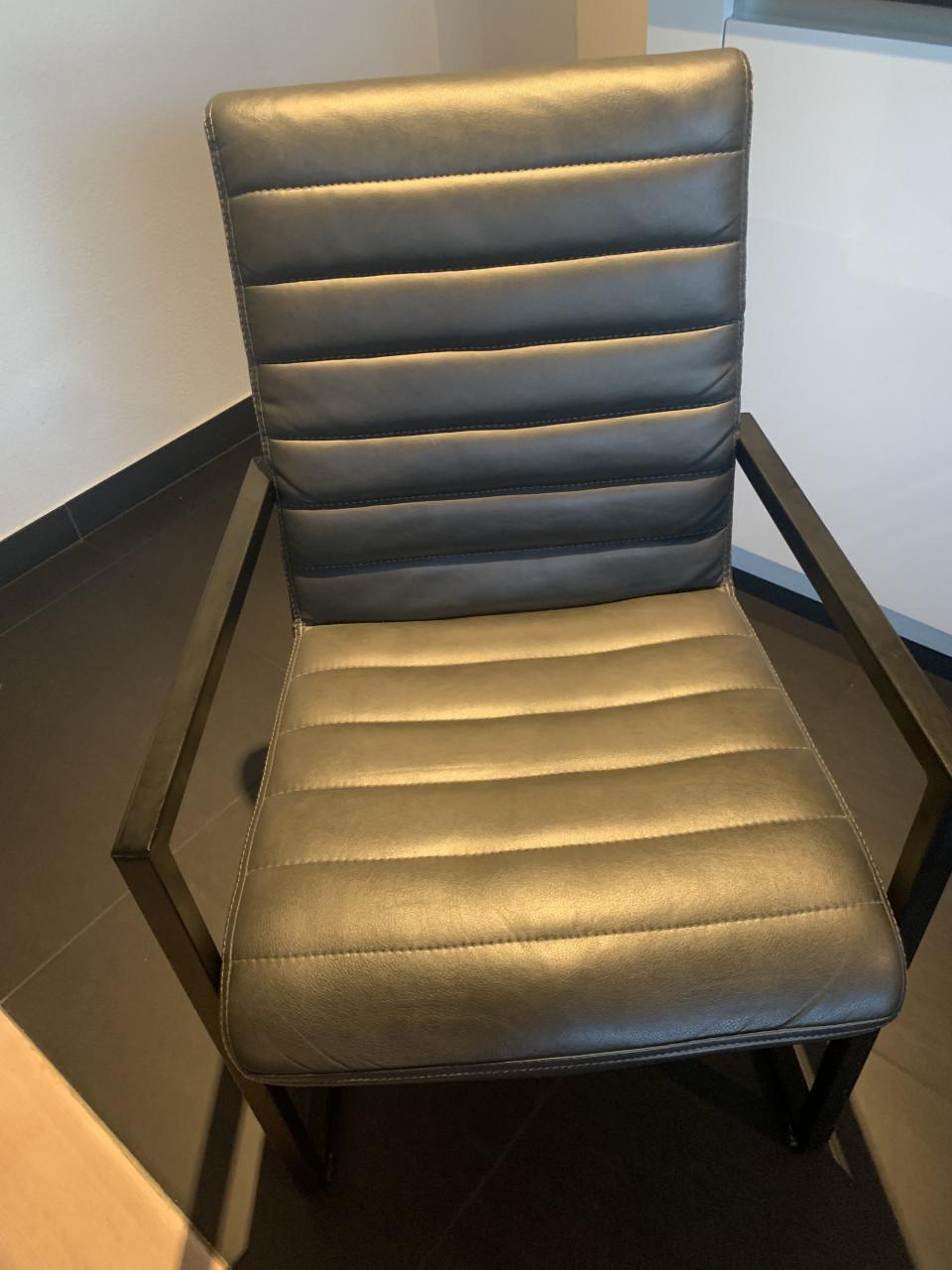 4 mooie eetkamerstoelen te koop