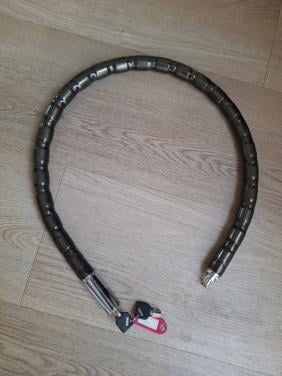 Zwaar kabelslot voor brommer of fiets met 2 sleutels.