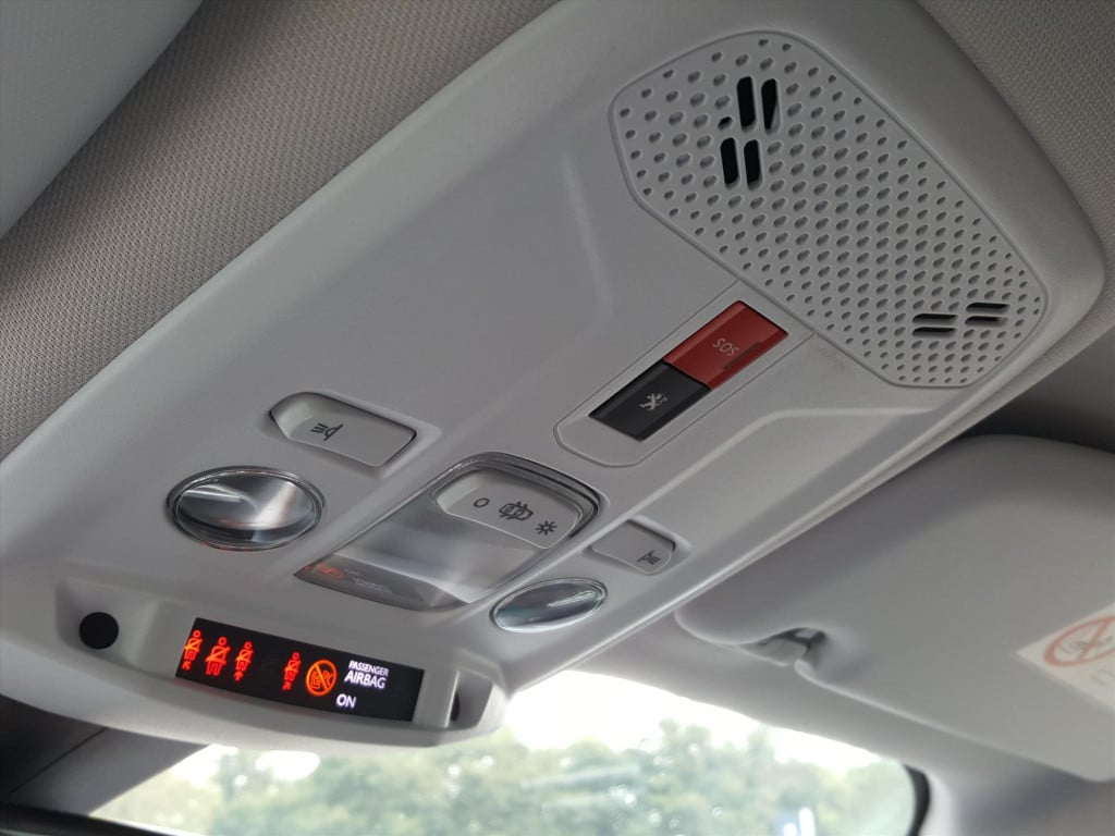 Peugeot 2008 allure pack 1.2 pt-130pk trekhaak | apple carplay & android au