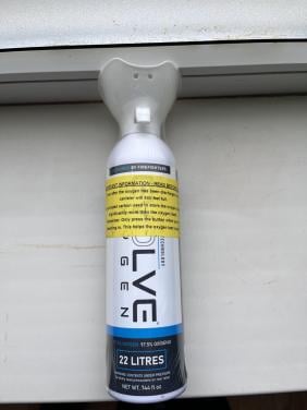 Evolve Oxygen 22 Liter draagbare zuurstoffles met ademmasker.