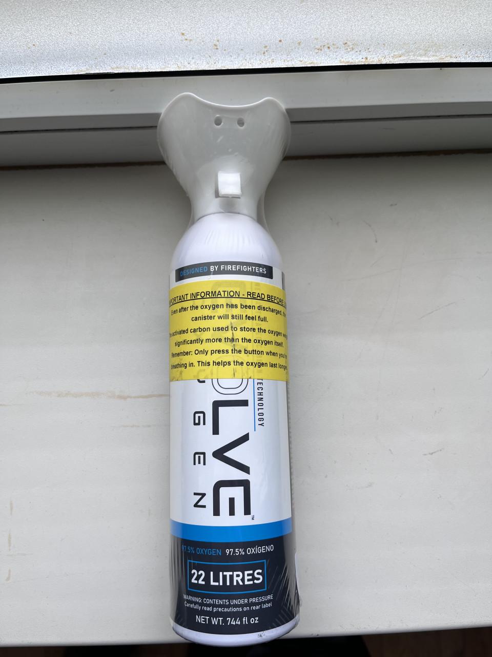 Evolve Oxygen 22 Liter draagbare zuurstoffles met ademmasker.