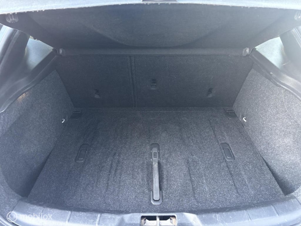 Volvo V40 cross country 2.0 t3 momentum