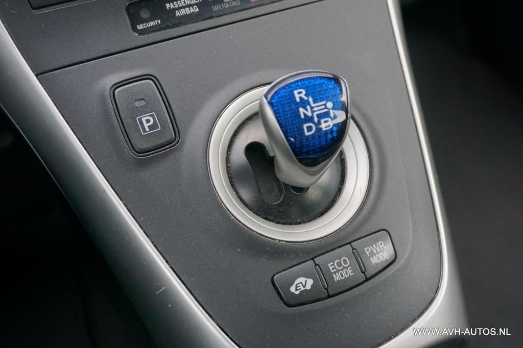 Toyota Auris 1.8 full hybrid dynamic business