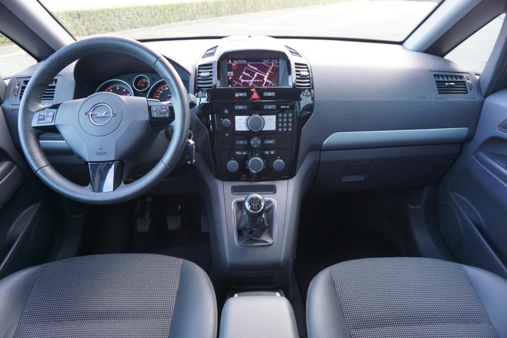 Opel Zafira 1.8 cosmo 7-persoons / climate / navi / cruise / trekhaak / lm 