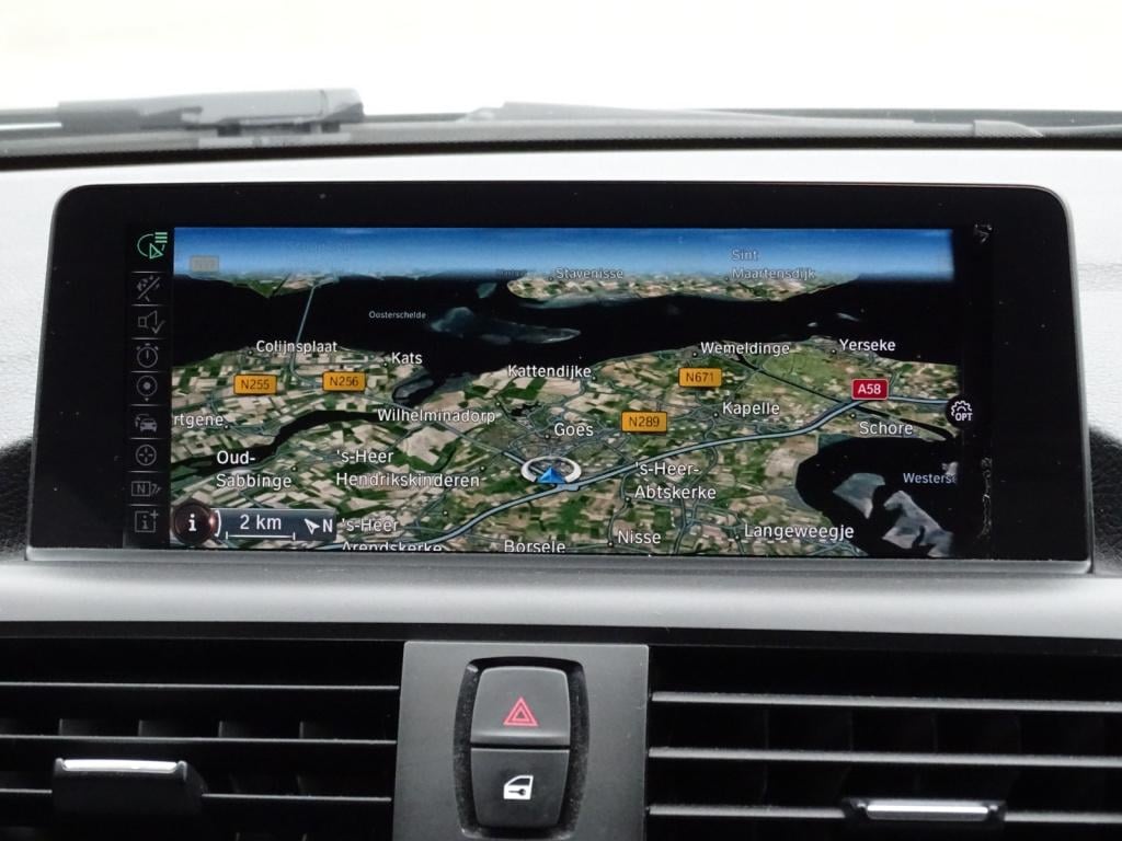 BMW 1 Serie 118i corporate lease essential automaat | led | navi