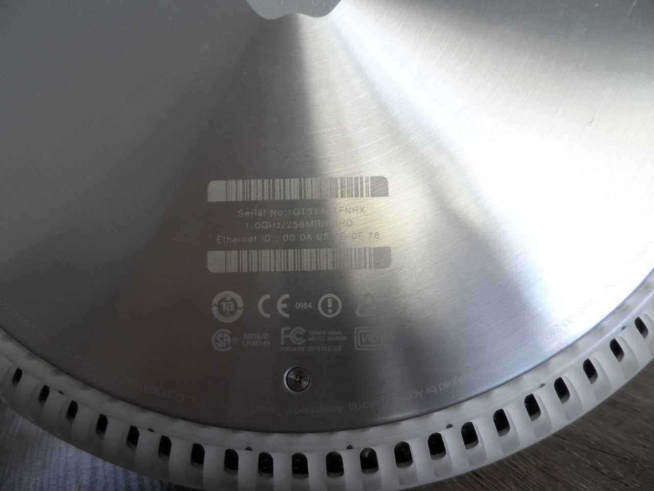APPLE iMAC G4 M6498 PERSONAL COMPUTER with 1.25Hz /256Mb/80HD