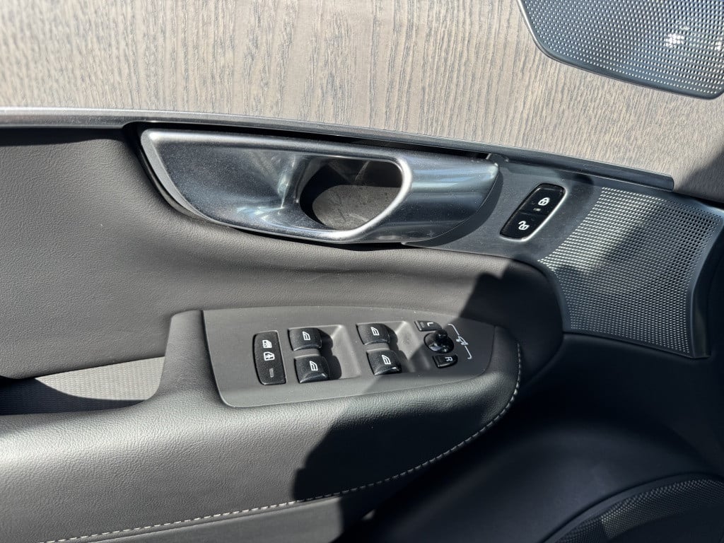 Volvo XC90 t8 455pk recharge ultra dark| full options!! b&w | luchtvering