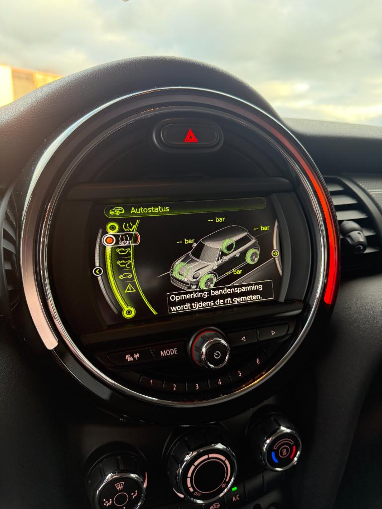 Mini Cooper 1.5 - business