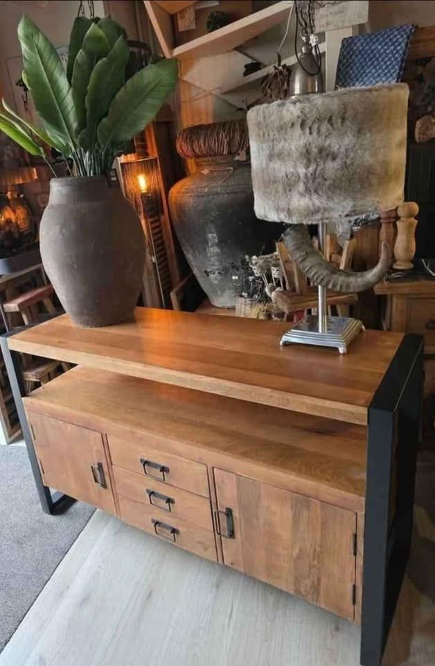 DIVERSE MODELLEN SPIEGELS, MAAR OOK KASTEN, BANKEN, OLD WOOD ITEMS KIJKT U