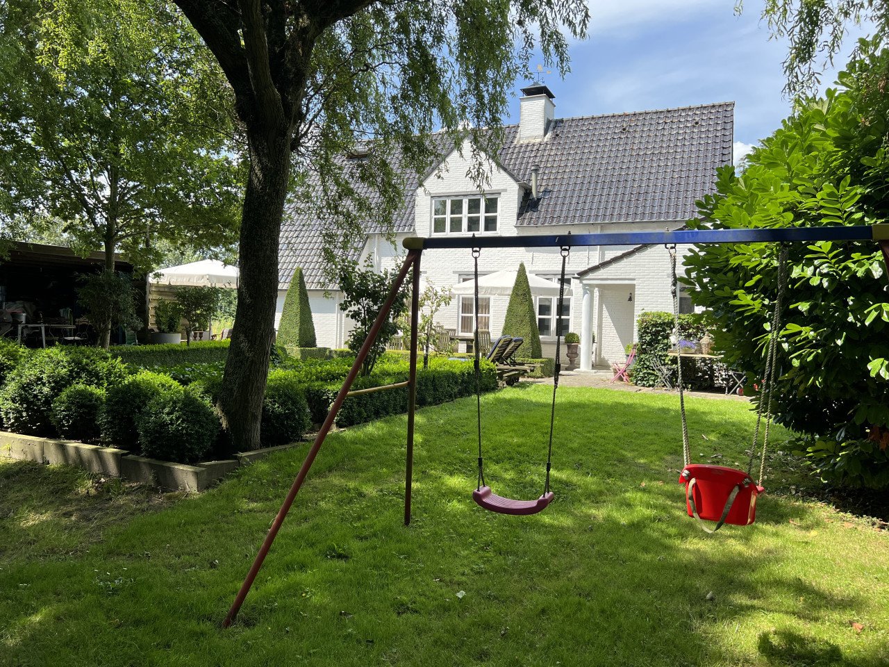 VERKOCHT Vrijstaand huis met veel grond en vrij bouwvlak buitengebied Axel