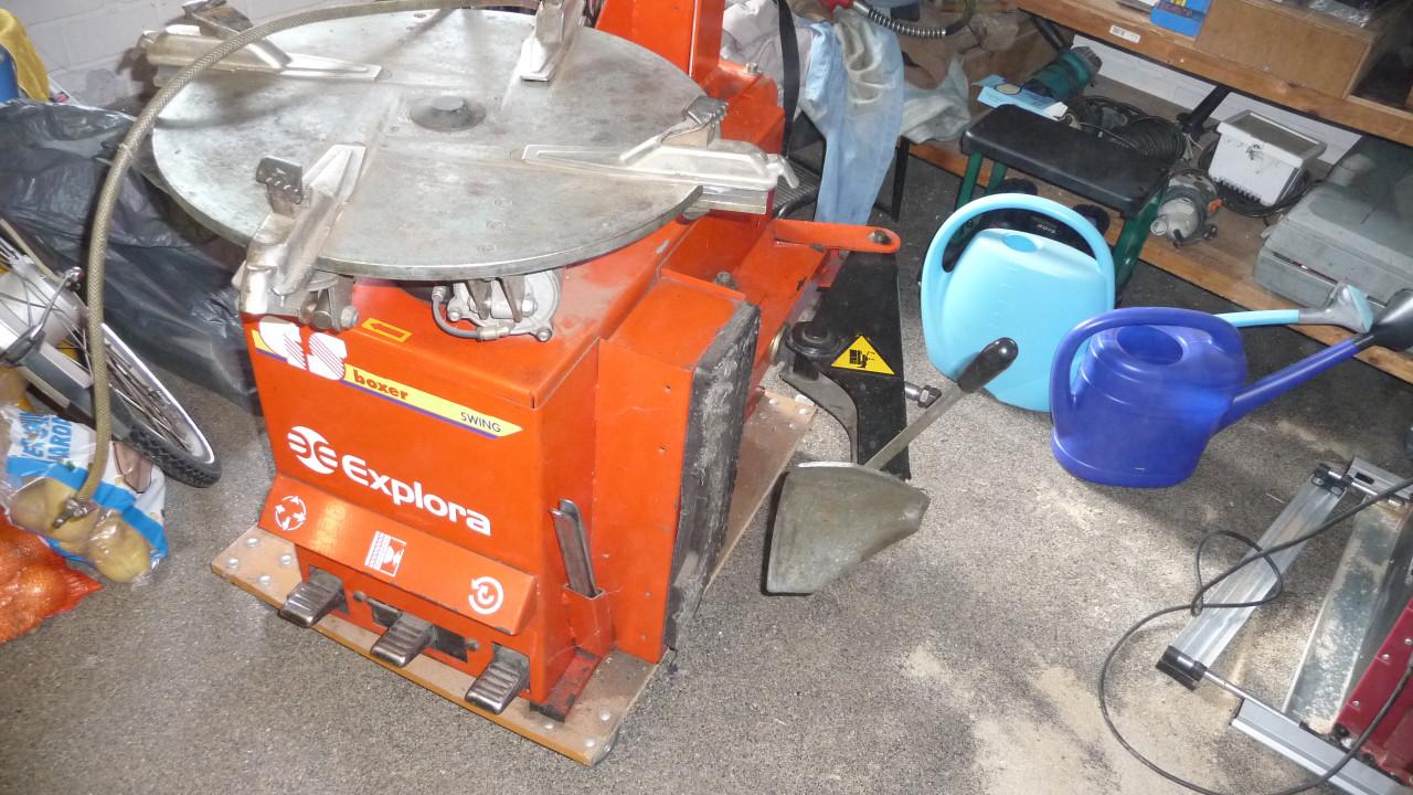 TE KOOP BANDEN MONTEER EN DEMONTEER APPARAAT merk EXPLORA