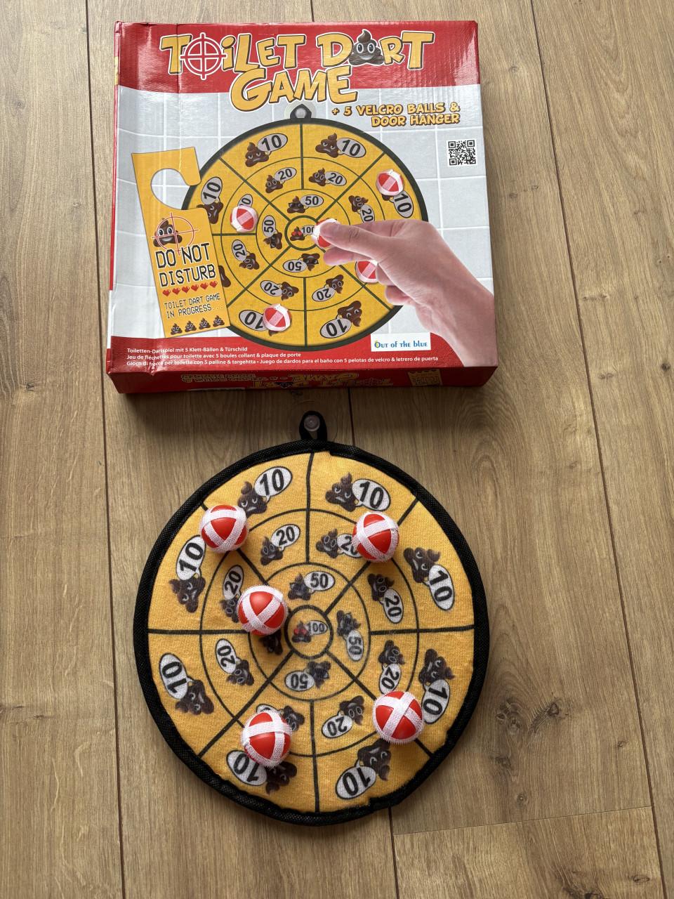 Toilet dart game