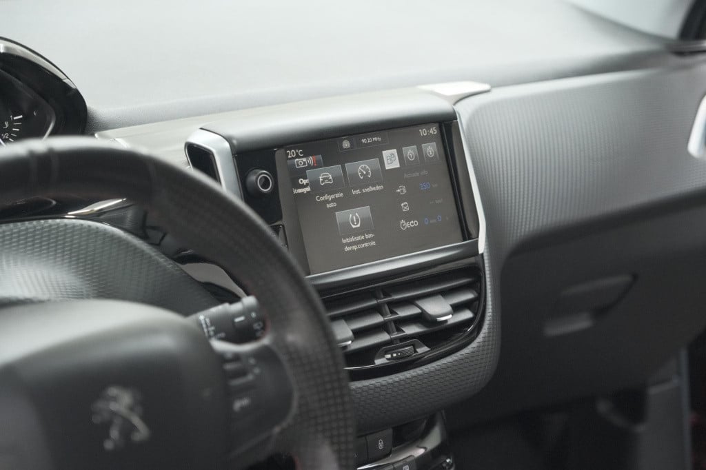 Peugeot 208 puretech 110 gt-line | apple carplay | parkeersensoren | climat